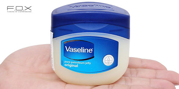 Cách làm son môi từ sáp màu có dùng sáp ong và Vaseline
