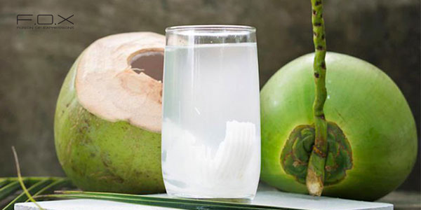 Nên uống nước dừa sau khi phun xăm môi