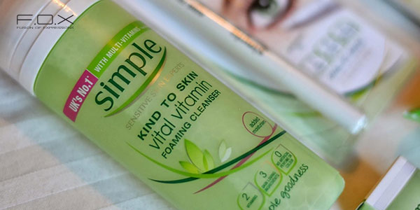 Sữa rửa mặt Simple Kind To Skin Vital Vitamin Foaming Cleanser